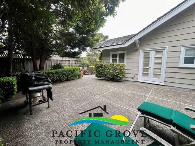 Building Photo - Lovely Ocean View Home Available NOW!