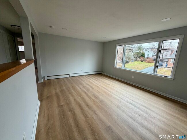 Building Photo - 164 Sycamore St