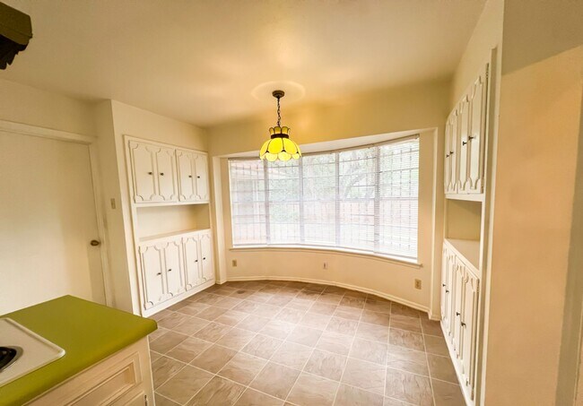 Building Photo - 11103 Whisper Hollow