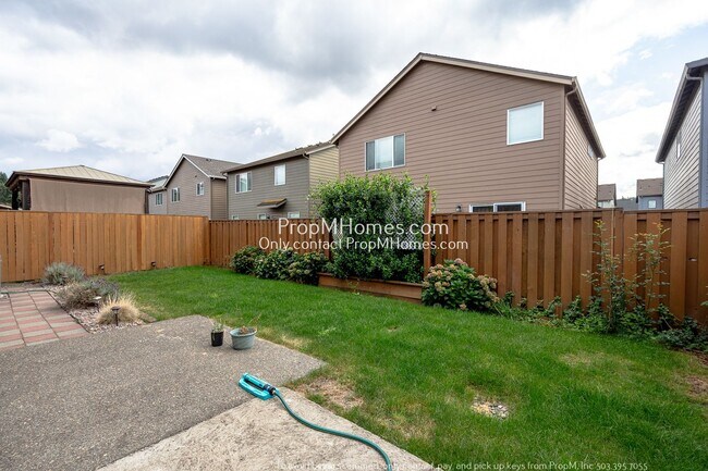 Building Photo - Spacious Four-Bedroom Gem with a Bonus Room to Spark Your Imagination!