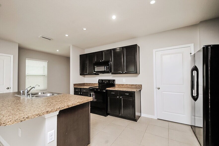 Building Photo - 10136 Geese Trail Cir