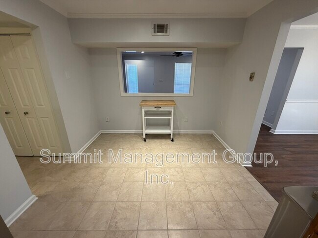 Building Photo - 1528 St Dunstans Rd