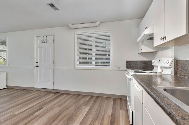 Building Photo - 1 Bed 1 Bath in Prime NW District!