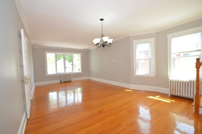 Building Photo - 61 Tainter St