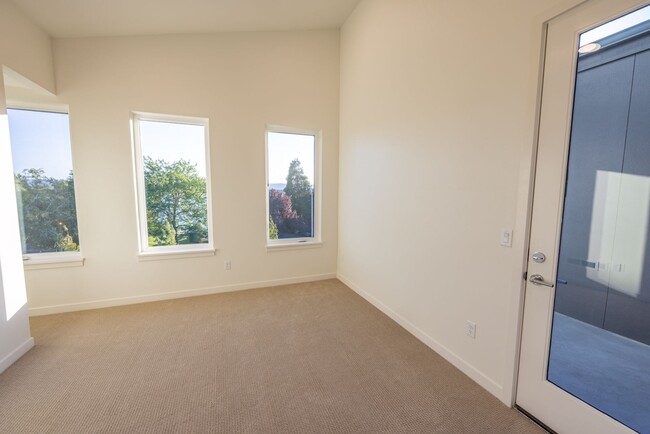 Building Photo - Riverside Townhomes - Waterfront Living in...