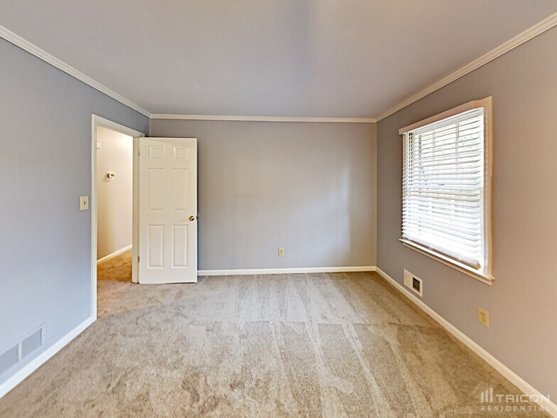 Building Photo - 490 Rocky Creek Dr