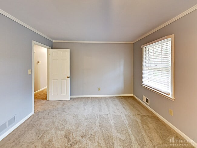 Building Photo - 490 Rocky Creek Dr