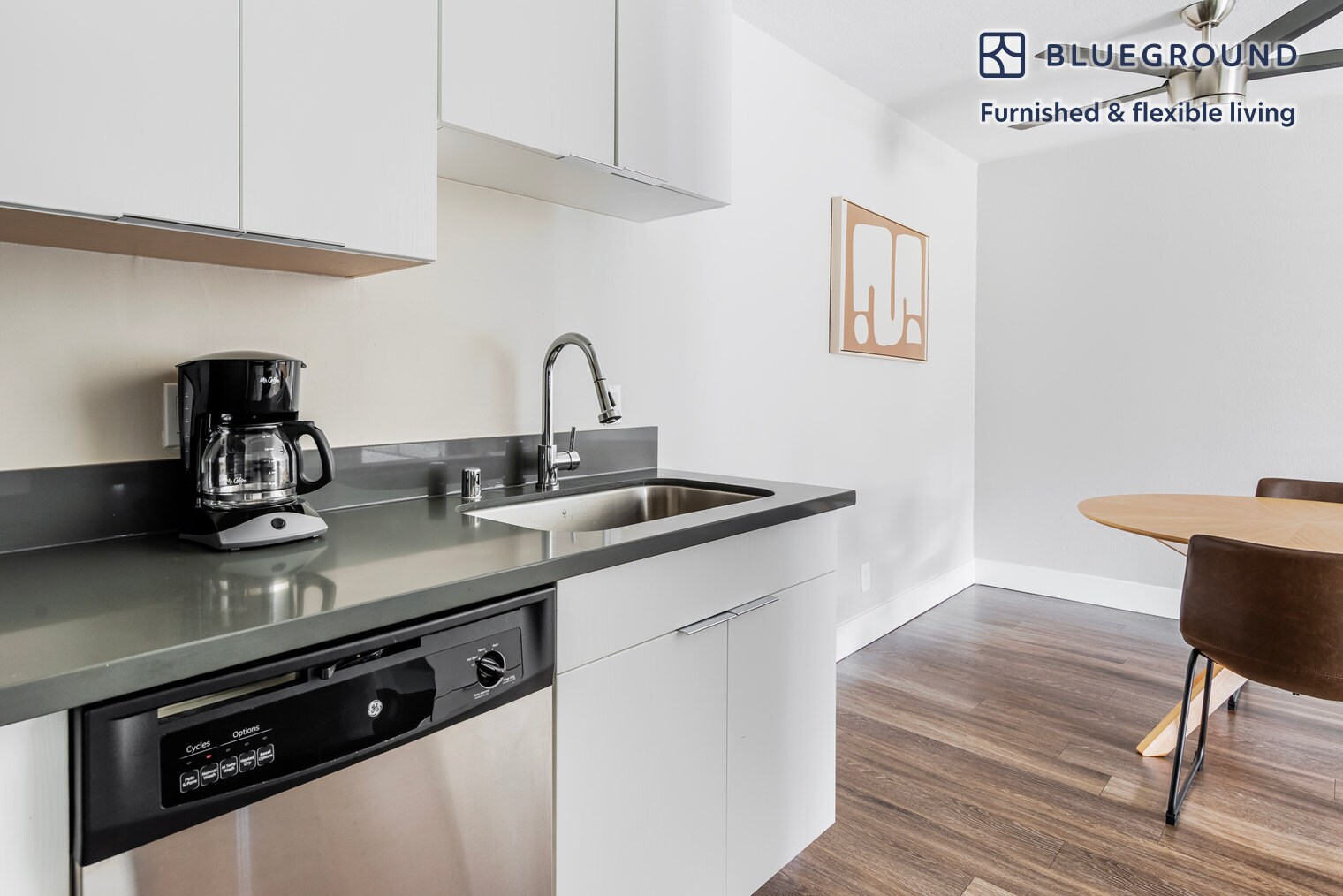 Building Photo - 950 E Hillsdale Blvd