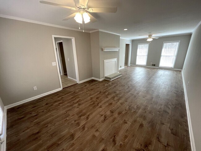 Building Photo - Five Points - 4br House - Fall 2026 Pre-Lease