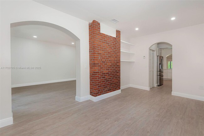 Building Photo - 108 2nd Dilido Terrace
