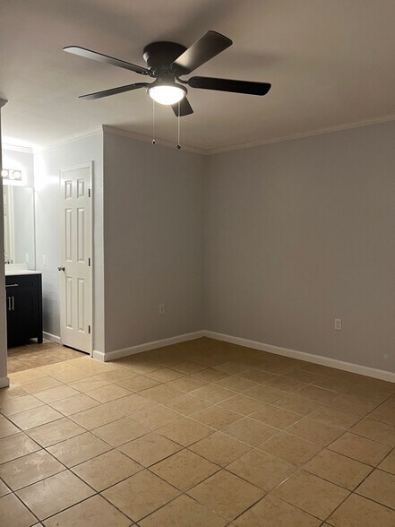 Building Photo - 353 Woodland Dr