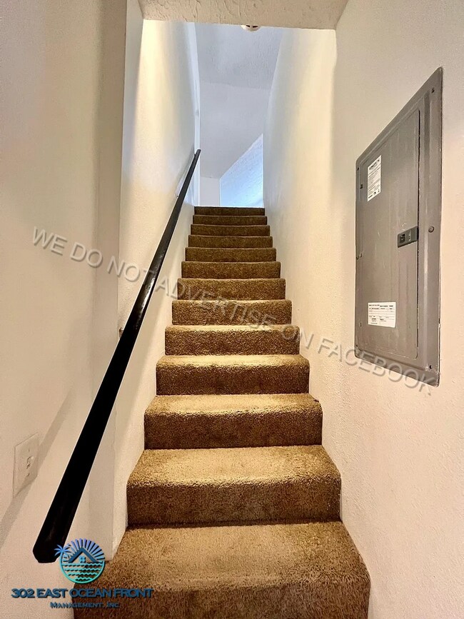 Building Photo - Amazing 4 bedroom / 1 bathroom home available!