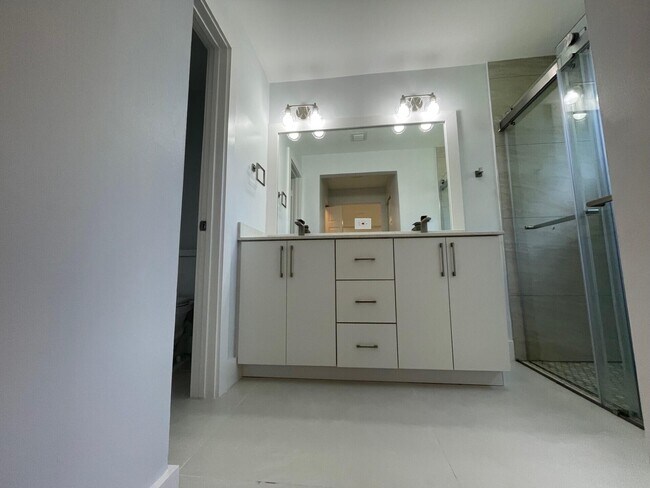 Building Photo - 1630 Zenith Way