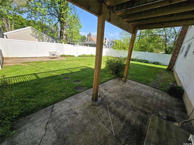 Building Photo - 33 Hilltop Ln