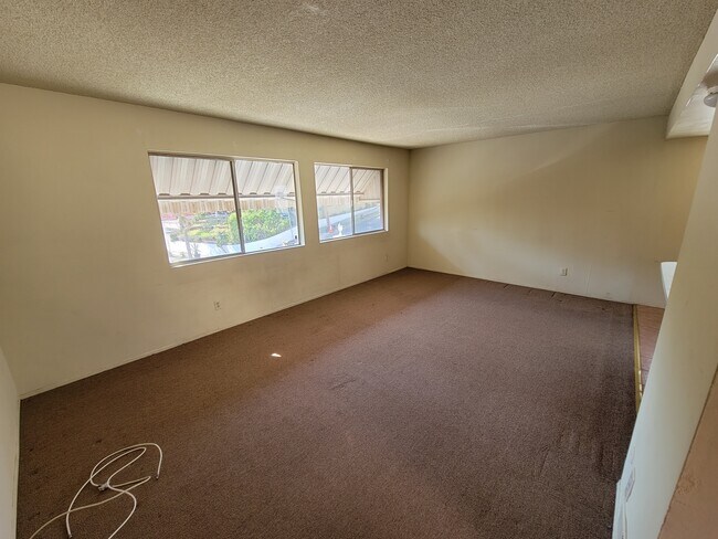 Living Room - 564 Oleander Dr