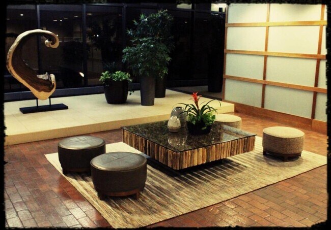 Building Photo - 5445 N Sheridan Rd