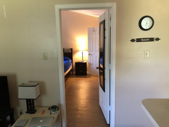 Building Photo - 1112 Frame St