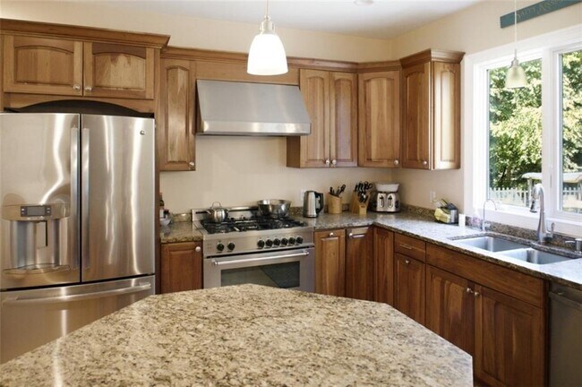 Building Photo - 37 Seabury Dr
