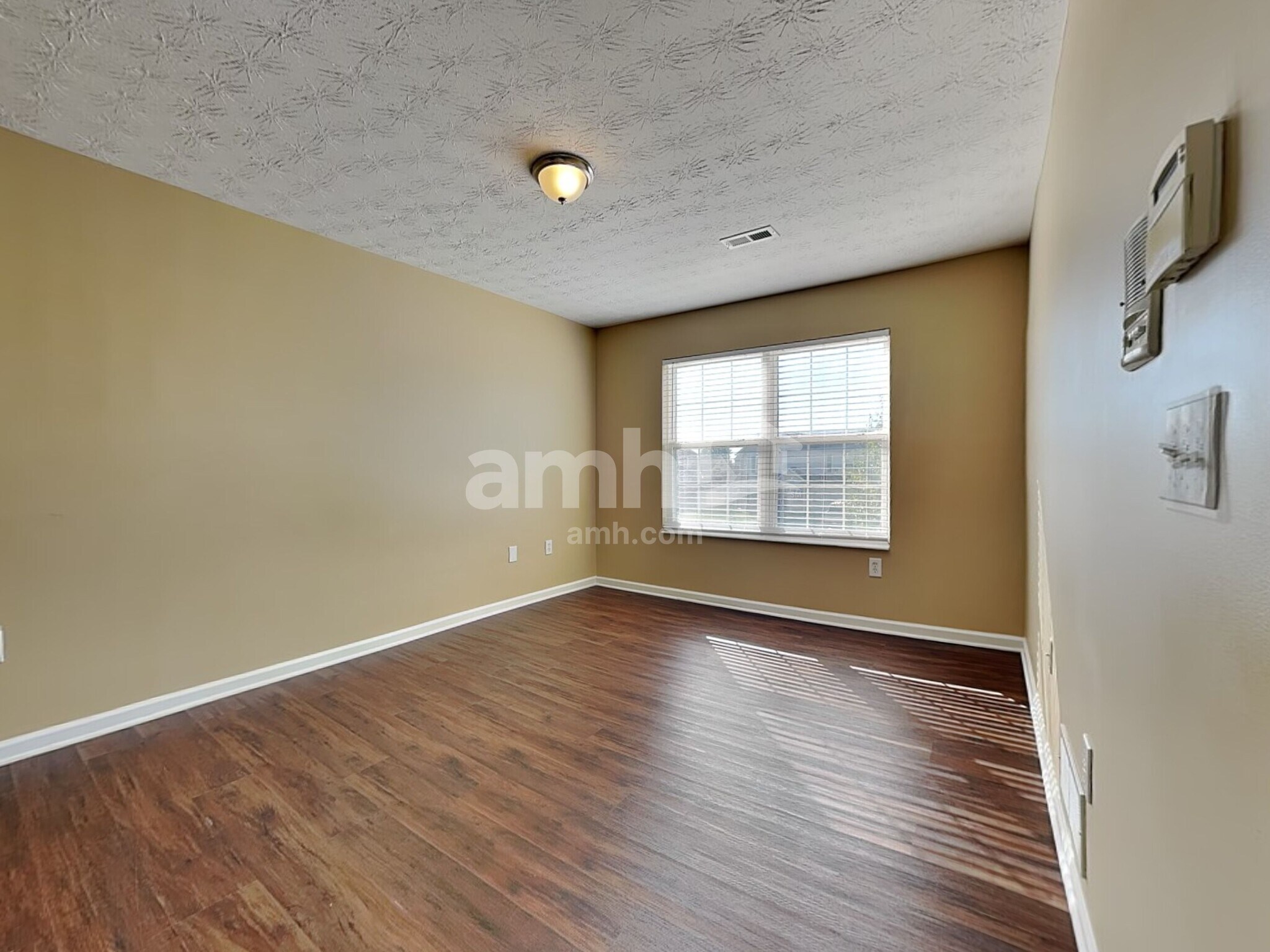 Building Photo - 138 Thompson St