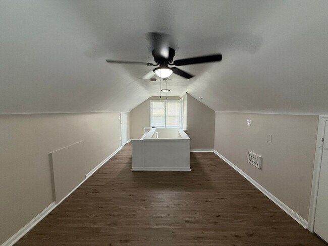 Building Photo - Fully Renovated 3-Bedroom Home – Move-In R...