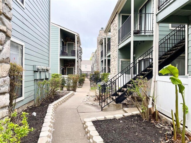 Building Photo - 3762 Tanglewilde St