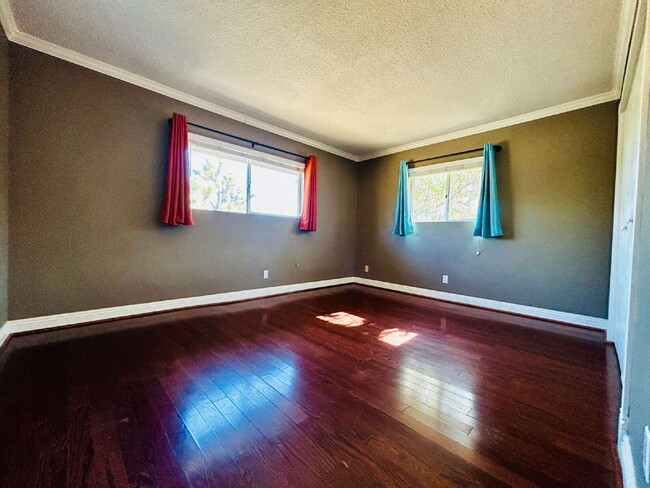 Building Photo - Spacious 2 bd, 2 ba with attached finished garage