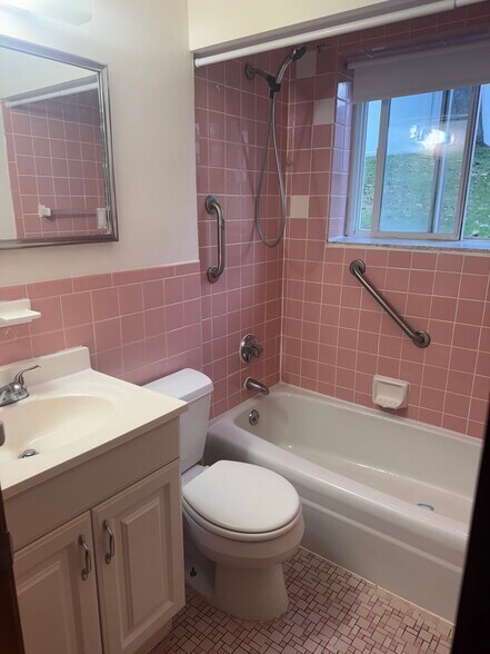 Building Photo - 11 Brattle St