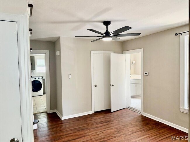 Building Photo - 1928 Macklind Ave