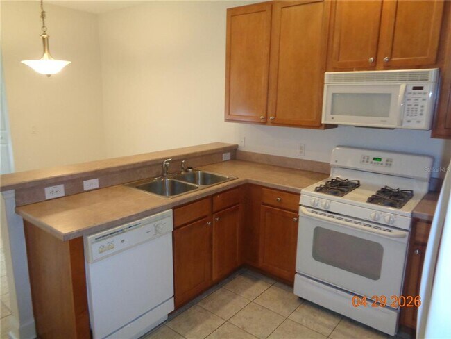 Building Photo - 210 Woodhouse Ln