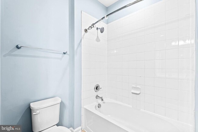 Building Photo - 720 River Crest Way