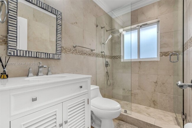 Building Photo - 1550 Taragona Dr