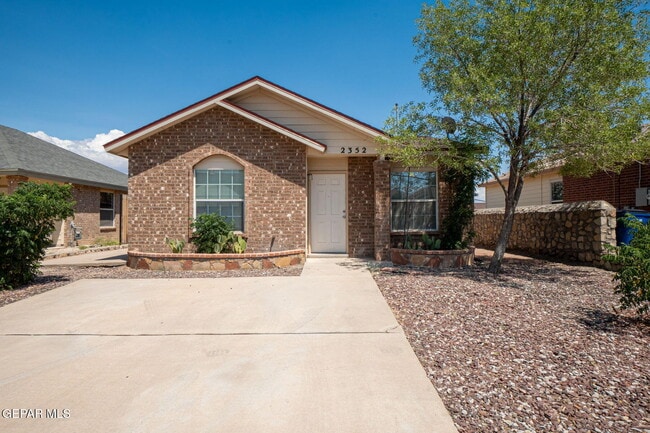 Building Photo - 2352 Tierra Blanda Dr