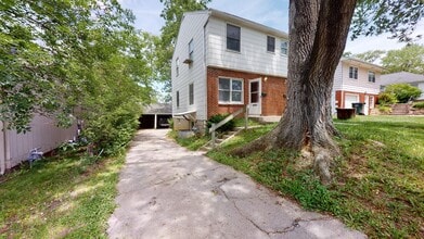 Building Photo - Great Location - Available August 1st