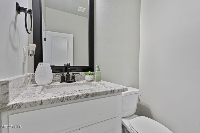 Building Photo - 824 Paseo Solar Dr