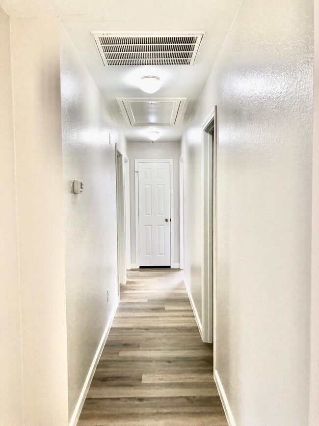 Building Photo - 5711 Silver Bay Ct