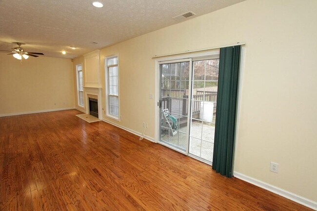 Building Photo - 702 Ives Way NW
