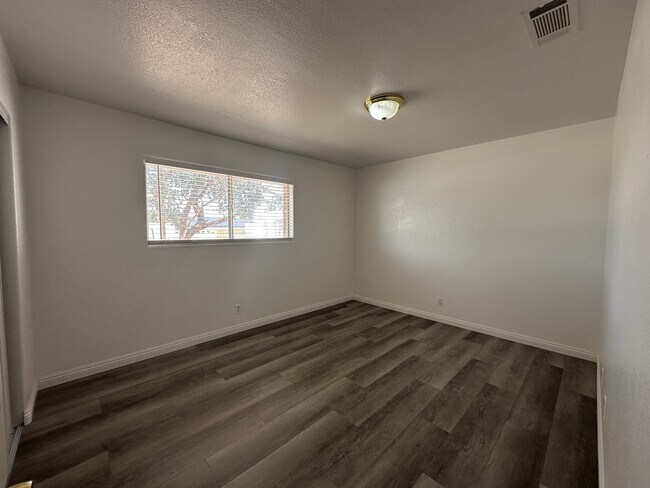 Building Photo - 6905 Singing Dunes Ln