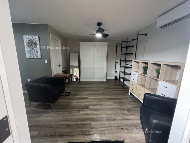 Building Photo - 1313 E Pineloch Ave