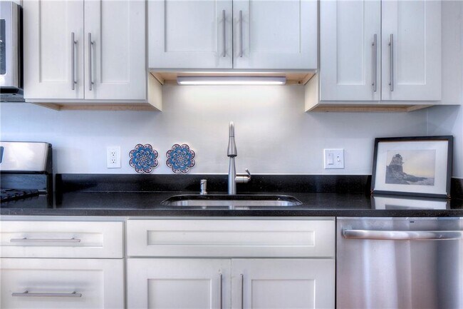 Building Photo - 37 William St