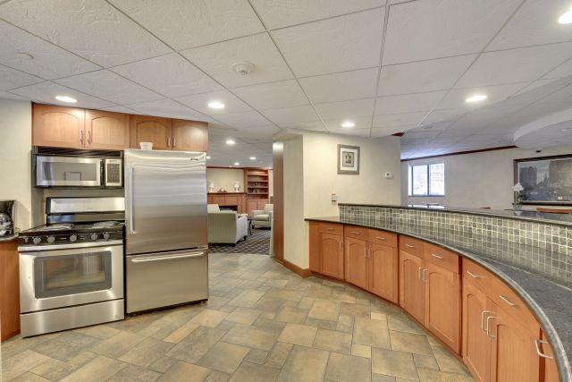 Party Room - 78 10th St E