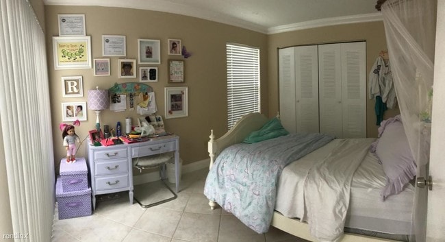 Building Photo - 3 br, 2 bath Townhome - 9087 SW 22nd St Apt A