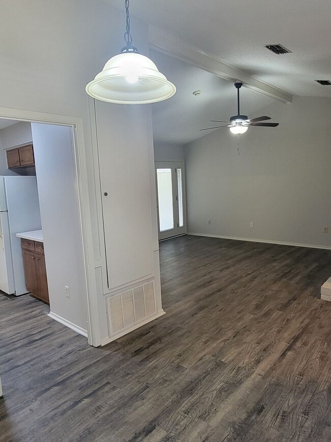 Building Photo - Adorable 2-Bedroom, 2-Bath Townhome Near A...