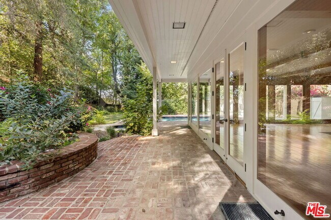 Building Photo - 7972 Mulholland Dr