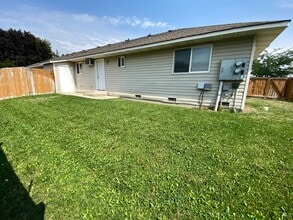 Building Photo - 1001 E 19th Ave