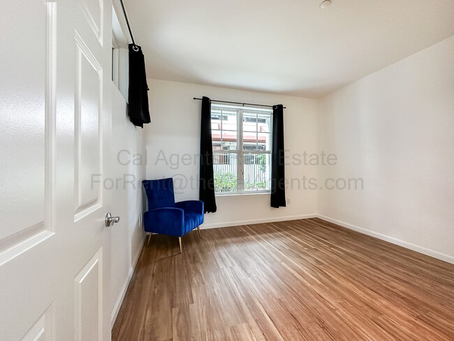 Building Photo - 1121 40th St