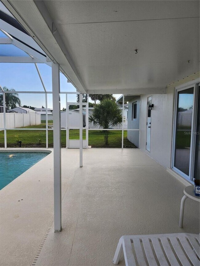 Building Photo - 2441 Beacon Dr