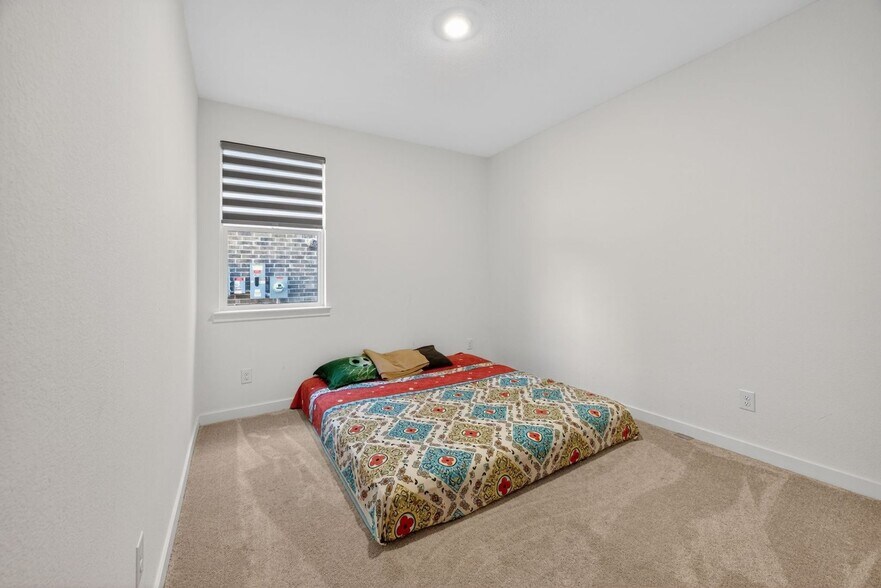 Building Photo - 7025 English Elm Trl