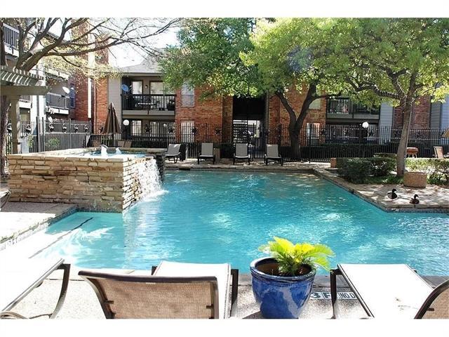 Building Photo - 18333 Roehampton Dr