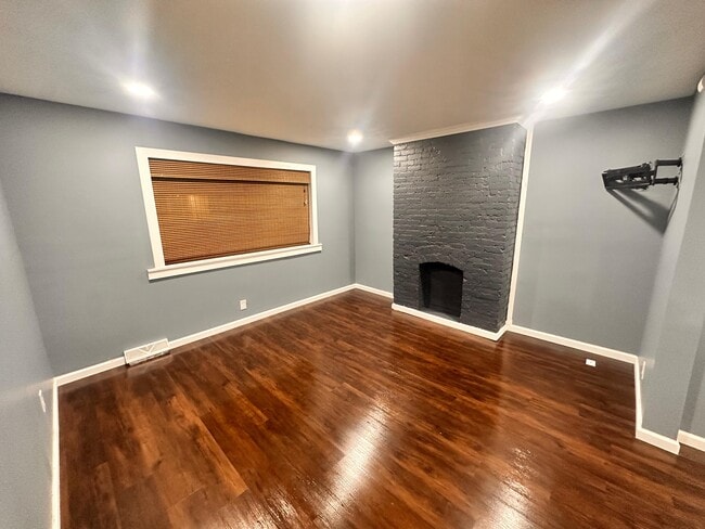 Building Photo - 1240 S 17th St