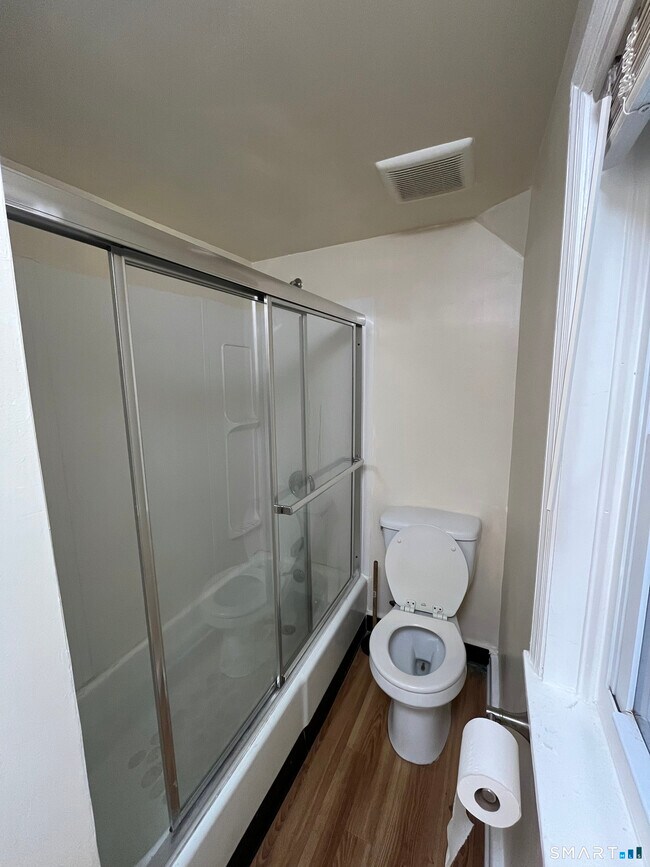 Building Photo - 6 Pleasant St